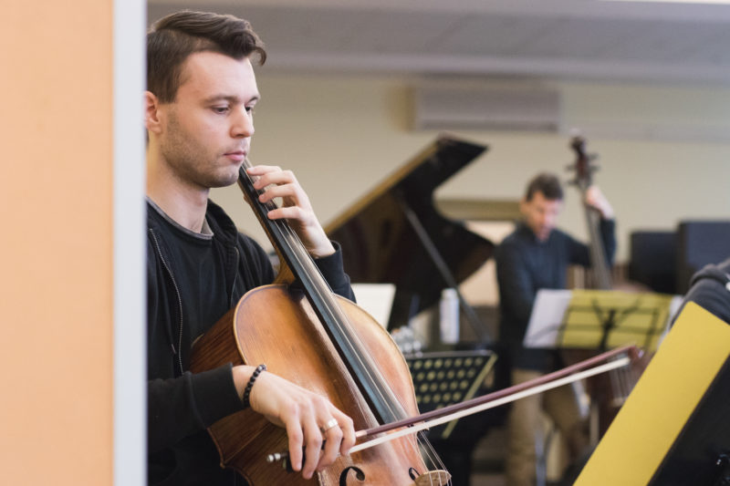 Šimon Marek na zkoušce Concept Art Orchestra (2019) / Foto Jan Mazura