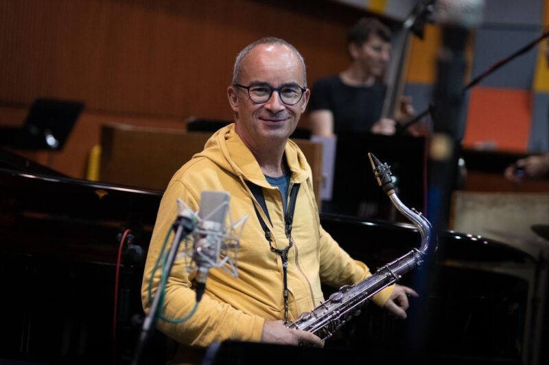 Julian Argüelles a Concept Art Orchestra na slavnostním koncertu 5. ročníku Skladatelské soutěže Karla Krautgartnera 5. října 2021 (foto Jan Mazura)