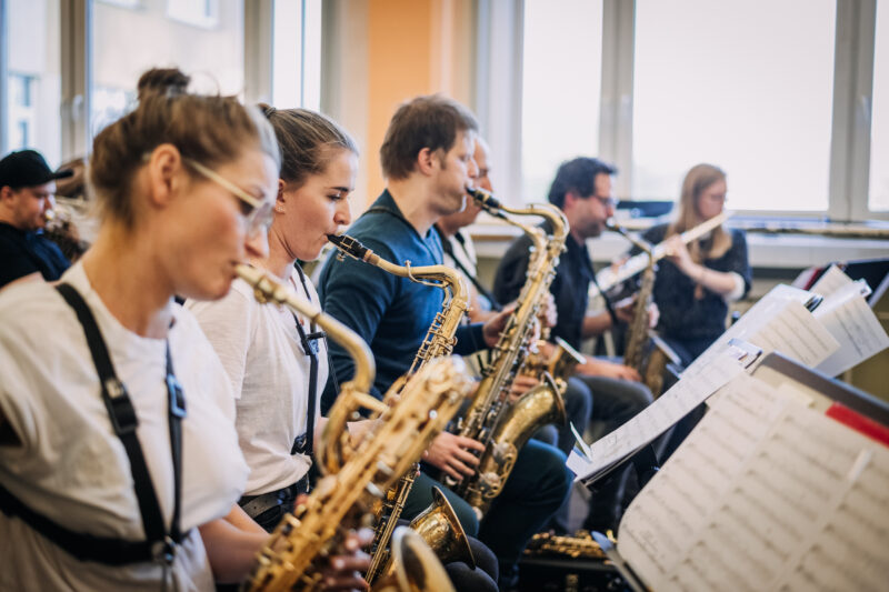 Nela Dusová na zkoušce k projektu Concept Art Orchestra a Jan Mazura – Návraty, Konzervatoř Jaroslava Ježka, 7. 10. 2022 (foto Ondřej Šuran, Storytellers Photography)