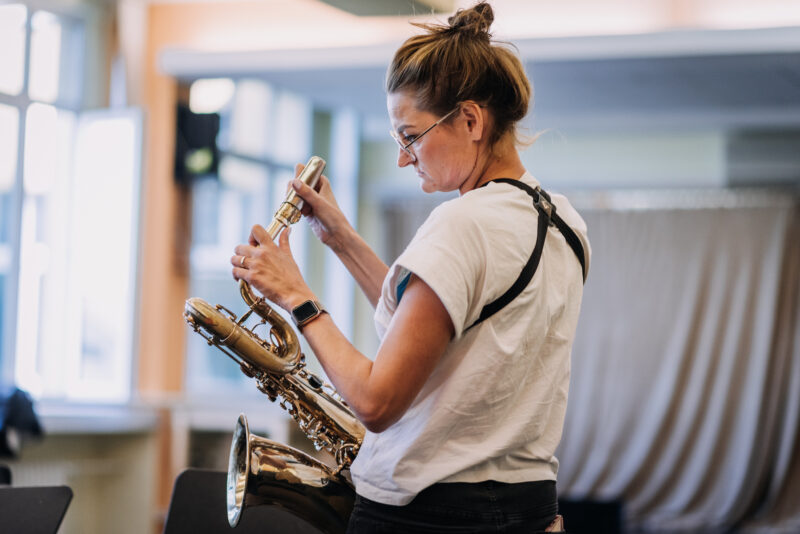 Markéta Smejkalová na zkoušce k projektu Concept Art Orchestra a Jan Mazura – Návraty, Konzervatoř Jaroslava Ježka, 7. 10. 2022 (foto Ondřej Šuran, Storytellers Photography)