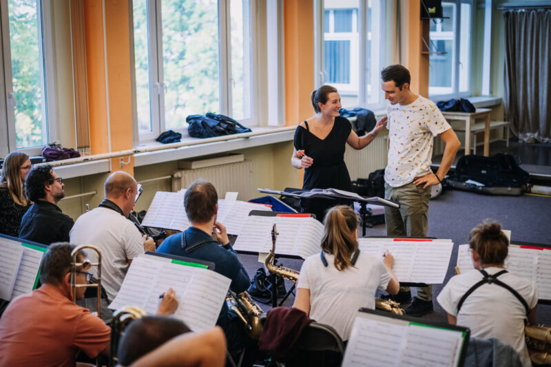 Štěpánka Balcarová a Jan Mazura na zkoušce k projektu Concept Art Orchestra a Jan Mazura – Návraty, Konzervatoř Jaroslava Ježka, 7. 10. 2022 (foto Ondřej Šuran, Storytellers Photography)