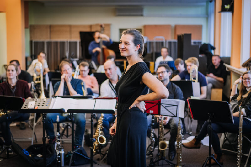 Štěpánka Balcarová na zkoušce k projektu Concept Art Orchestra a Jan Mazura – Návraty, Konzervatoř Jaroslava Ježka, 7. 10. 2022 (foto Ondřej Šuran, Storytellers Photography)