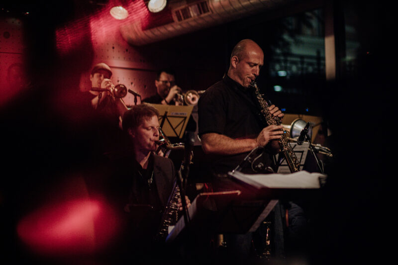 David Fárek na premiéře projektu Concept Art Orchestra a Jan Mazura – Návraty, Jazz Dock, Praha, 9. 10. 2022 (foto Jana Křížková)
